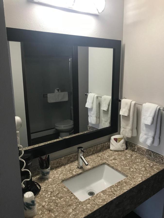 Ten Pin Inn & Suites Moses Lake Buitenkant foto